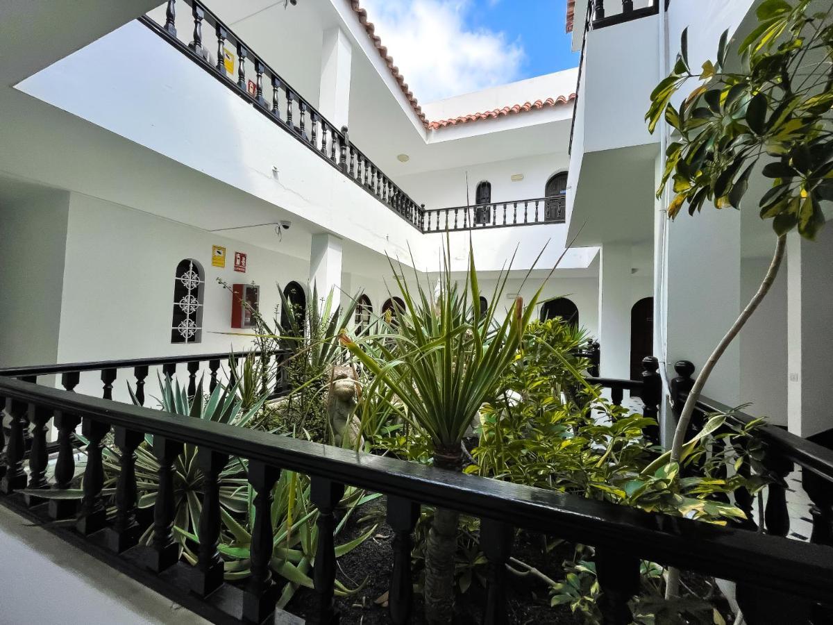 Central House Corralejo Bagian luar foto